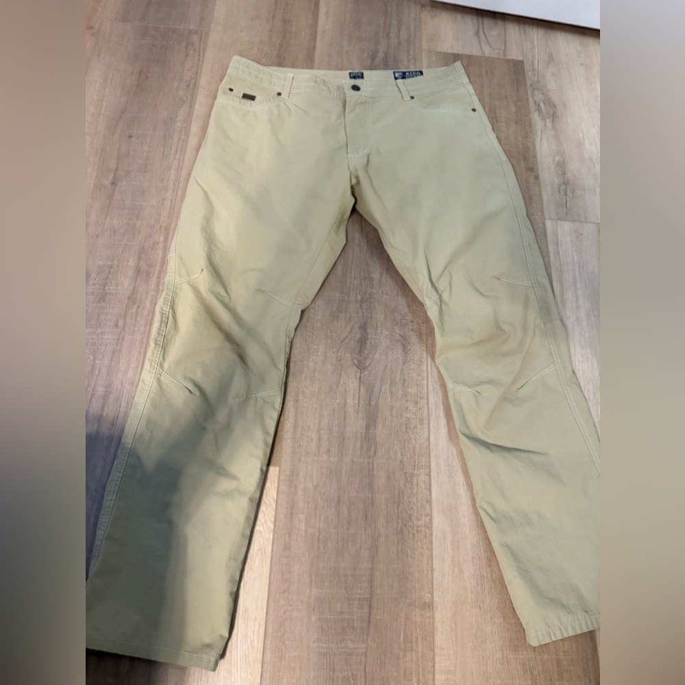 KUHL Revolvr Lean Men’s Tan hiking casual tan pants size 40x32